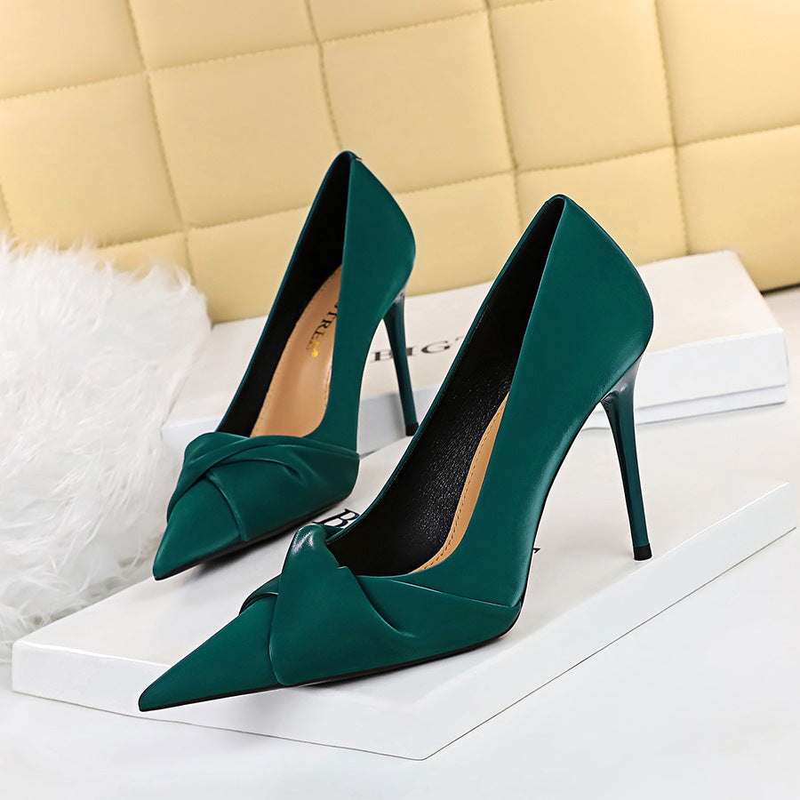 The Double Bay Bow Pointed Stiletto by WentSchmick