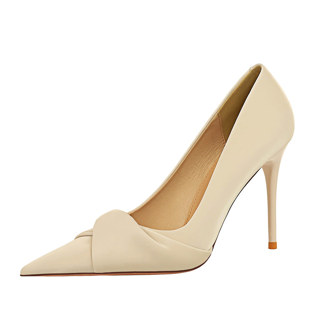 The Double Bay Bow Pointed Stiletto by WentSchmick